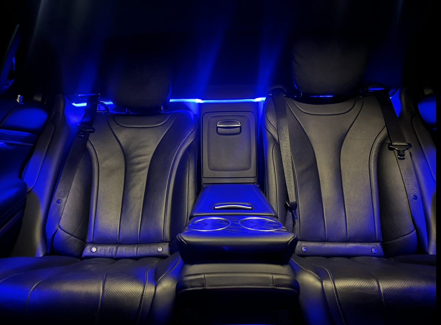 Chauffeur privé en Mercedes Classe S Limousine pour vos circuits touristiques de prestige et transferts haut de gamme dans la Drôme.