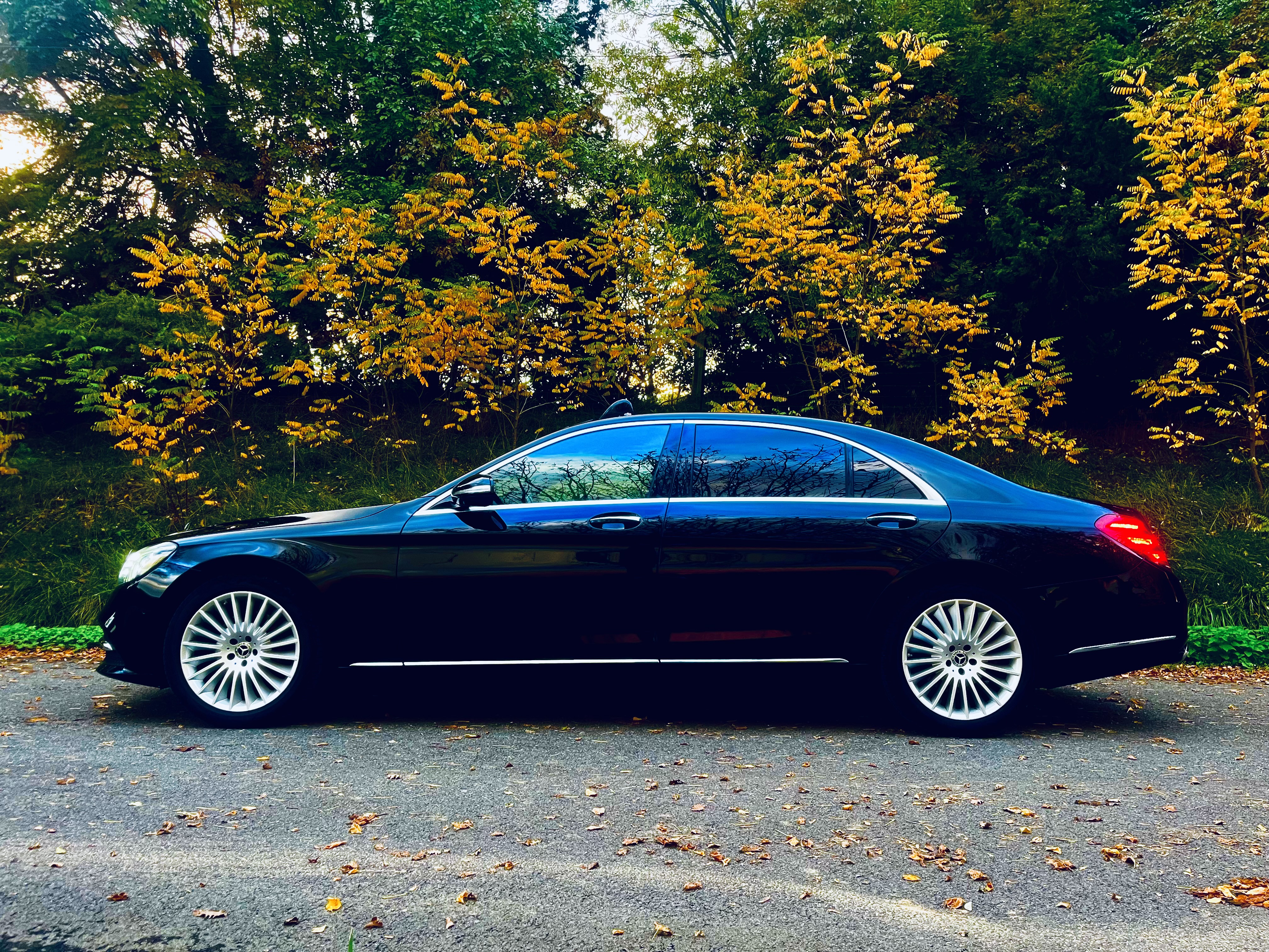 Voiture haut de gamme Mercedes Classe S Limousine avec chauffeur privé pour vos mariages, événements prestigieux et trajets de prestige vers Valence et sa région.