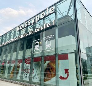 Transfert aeroport Lyon Geneve et gare de Valence TGV avec chauffeur prive Mercedes Classe V